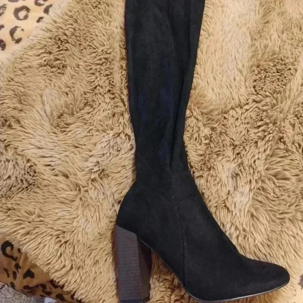 Gogo  knee high faux suede chunky heeled boots zip back concerts festival boho